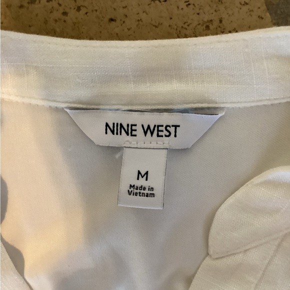 NWT-Nine West button down tie belted dress-SZ M
Pit to pit 16.4
Length 34”
W1 - Picture 3 of 4